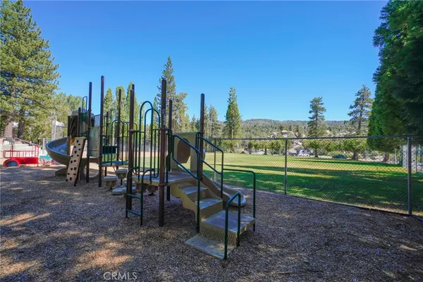 $349,999 | 33363 Bear Road, Running Springs, CA 92382