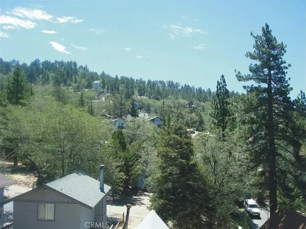 $349,999 | 33363 Bear Road, Running Springs, CA 92382