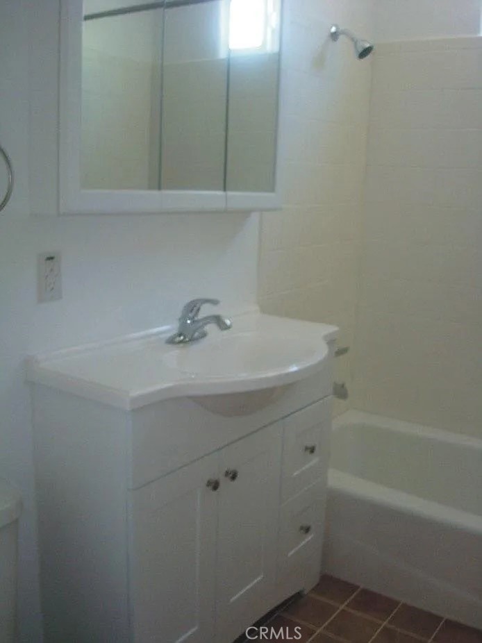 33363 Bear Road Running Springs, CA 92382 - Photo 10 of 16 2nd bathroom.