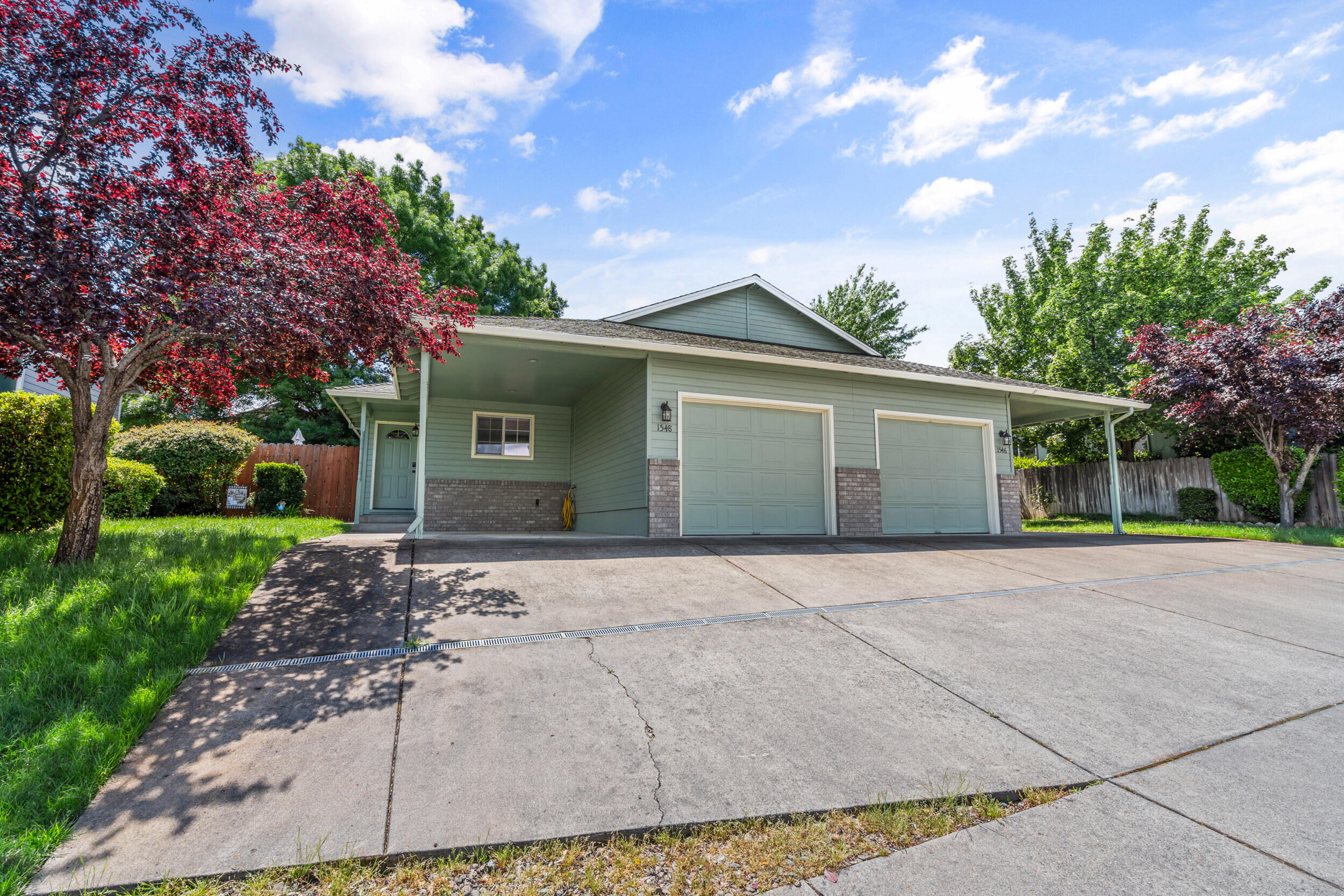 1546 Skyhawk Ridge Medford, OR 97504 - Photo 3 of 36 1548 and 1546 skyhawk ridge, medford-02
