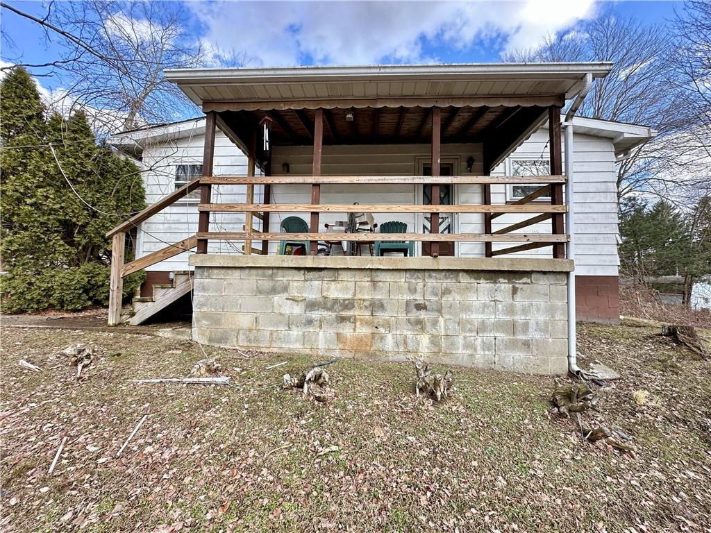 404 Ridgelawn Avenue New Castle, PA 16105 - Photo 25 of 34 a view of a roof deck