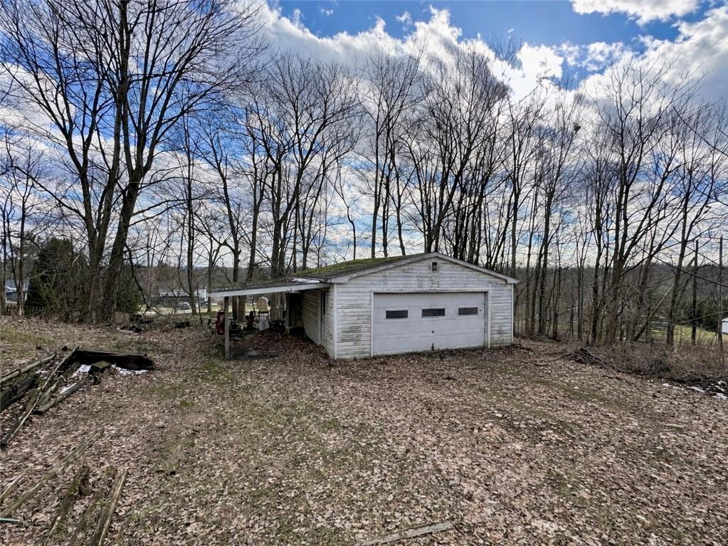 404 Ridgelawn Avenue New Castle, PA 16105 - Photo 28 of 34 a backyard of a house with lots of green space