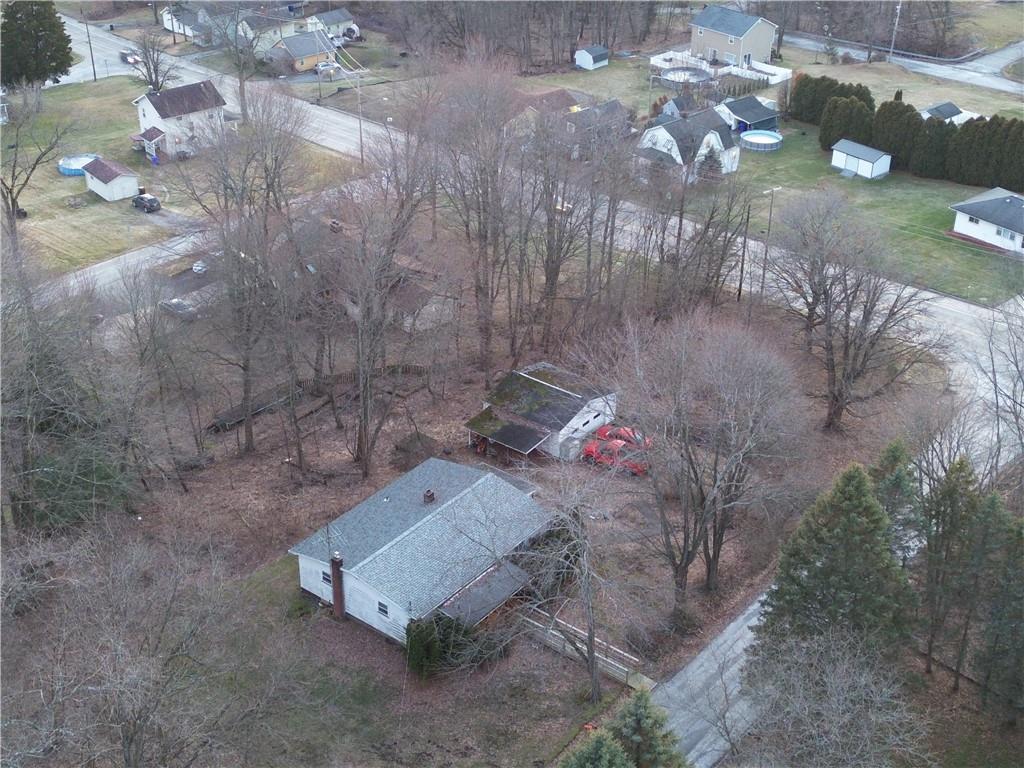 404 Ridgelawn Avenue New Castle, PA 16105 - Photo 29 of 34 a backyard of a house