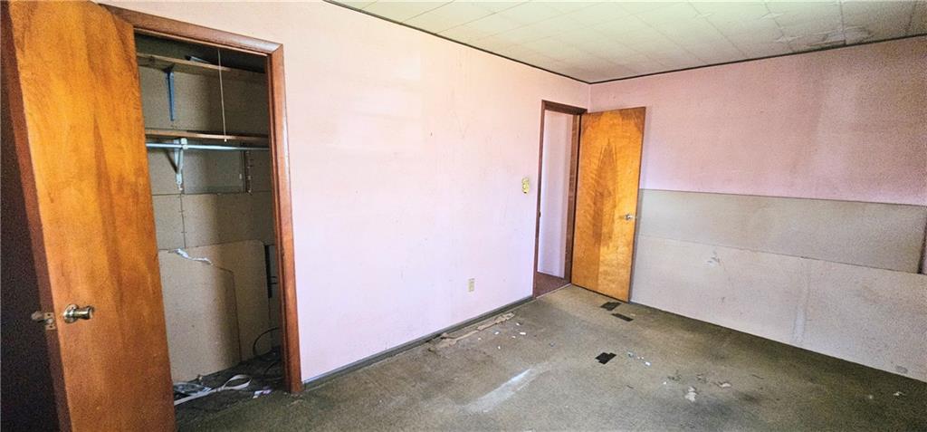 404 Ridgelawn Avenue New Castle, PA 16105 - Photo 9 of 34 a view of a small space