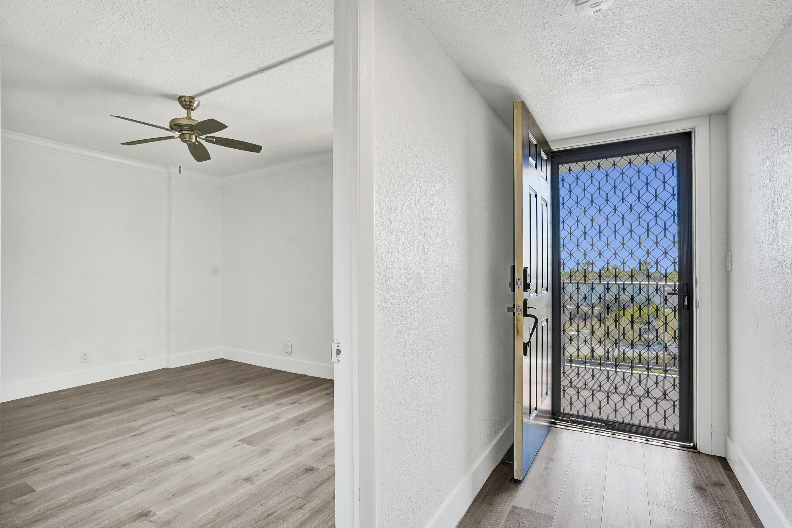 1631 Riverview Road, Unit 507 Deerfield Beach, FL 33441 - Photo 4 of 25 DSC01367