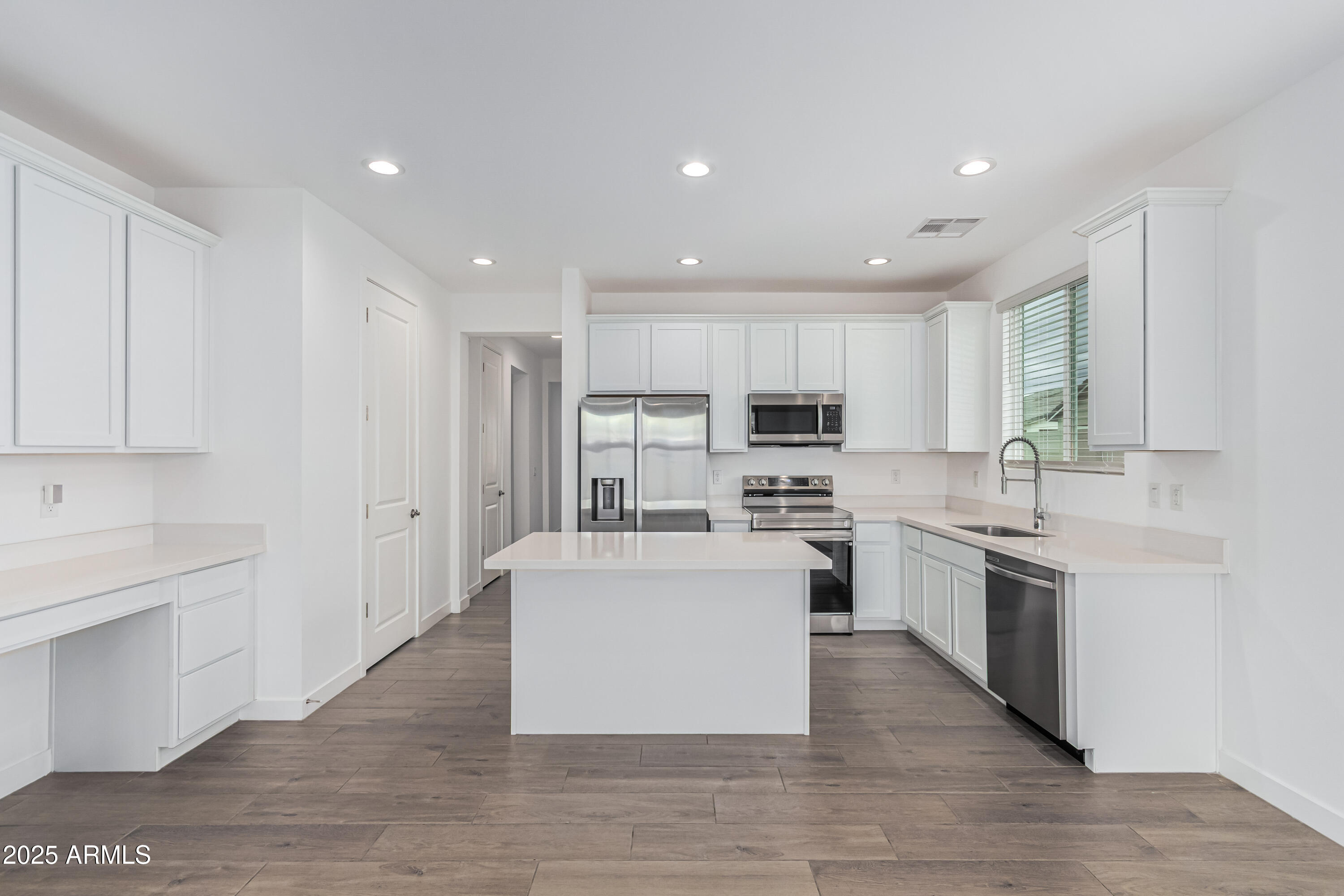 305 East Leland Road San Tan Valley, AZ 85140 - Photo 7 of 29 11 Leland