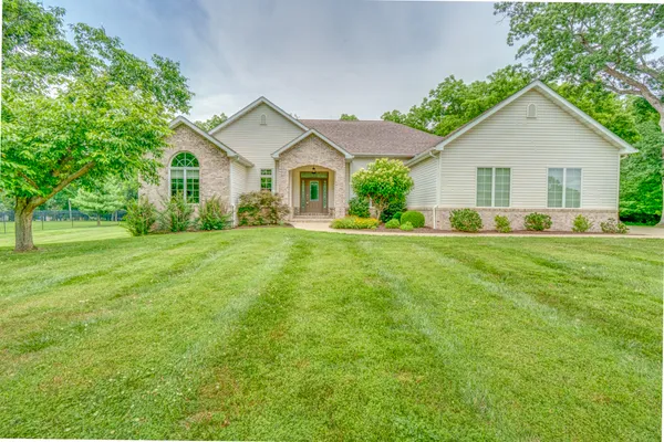 $545,000 | 3550 East Bishop Road, Mount Vernon, IL 62864