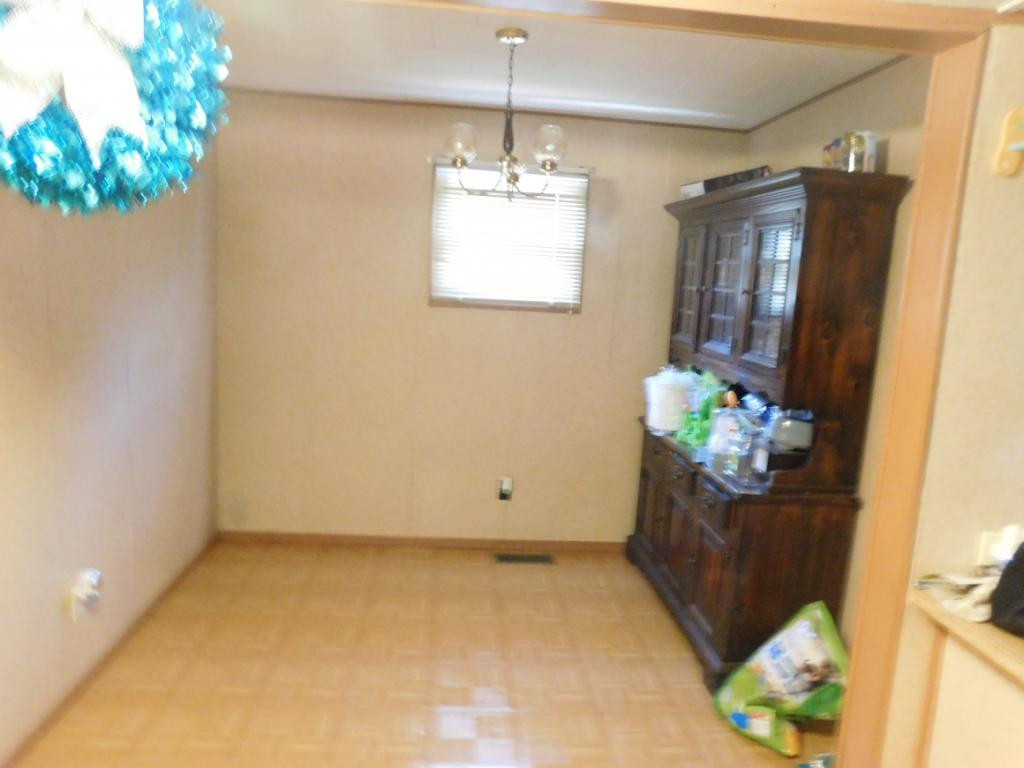 476 Deck Valley Road Bristol, TN 37620 - Photo 13 of 21 Large dining room