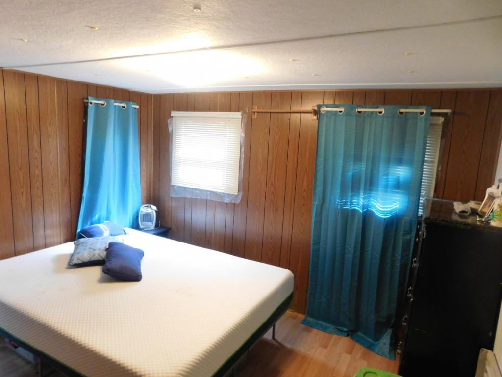 476 Deck Valley Road Bristol, TN 37620 - Photo 14 of 21 Master bedroom