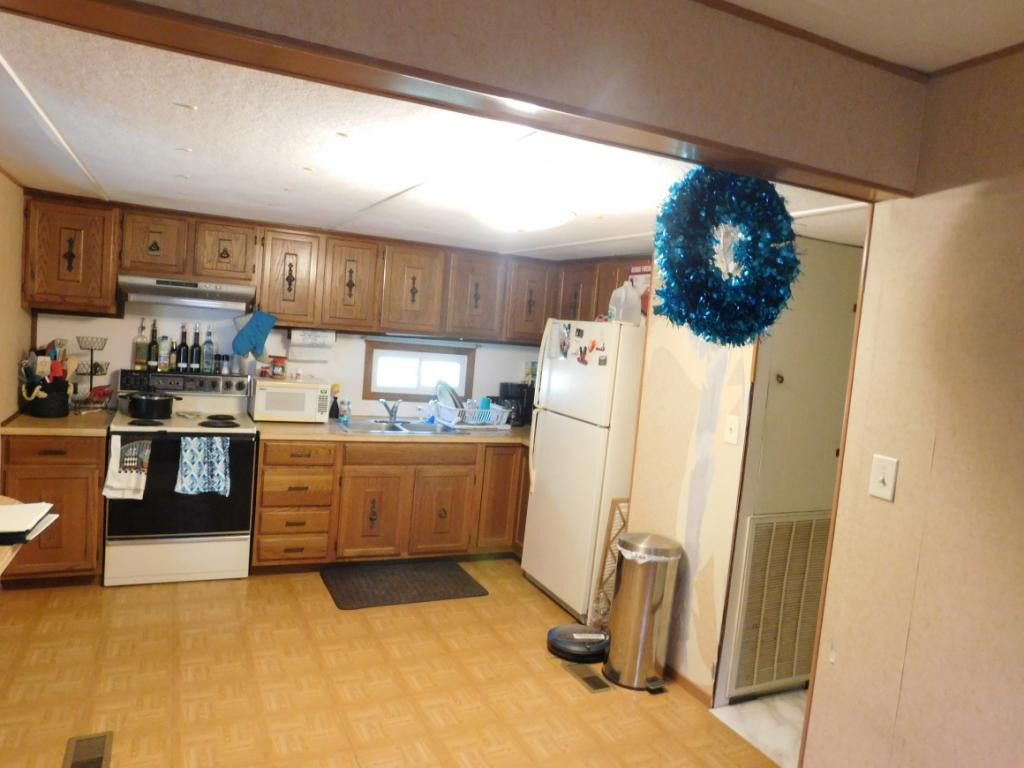 476 Deck Valley Road Bristol, TN 37620 - Photo 15 of 21 Kitchen