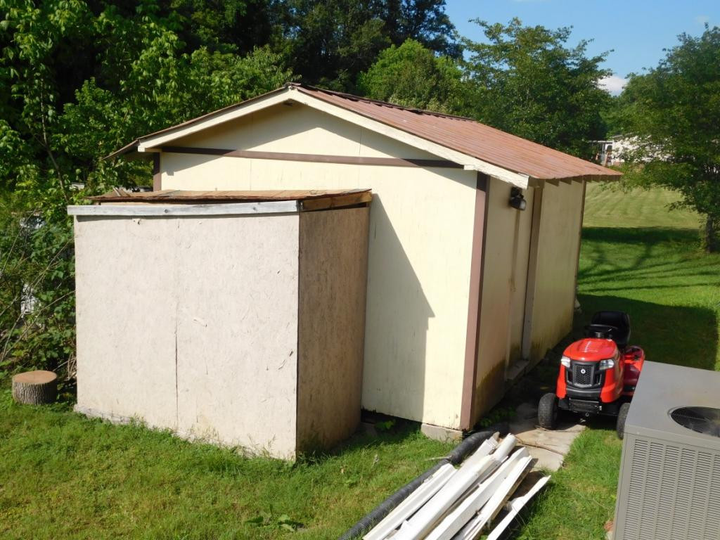 476 Deck Valley Road Bristol, TN 37620 - Photo 7 of 21 Storage buildings
