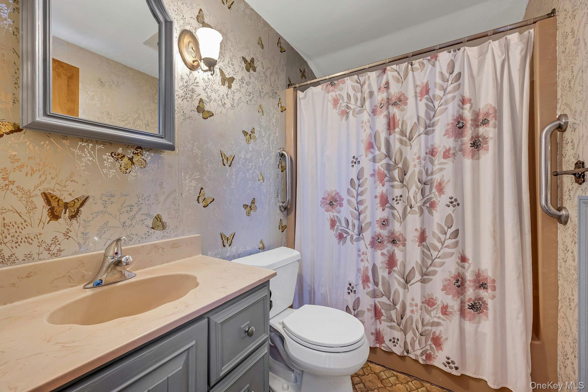 16 Young Road Katonah, NY 10536 - Photo 20 of 26 Primary en suite Bathroom.