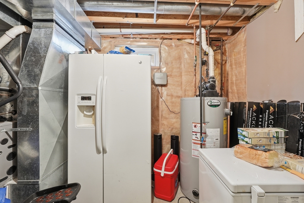 19 Annies Way Springfield, MA 01119 - Photo 32 of 40 a utility room with dryer and washer