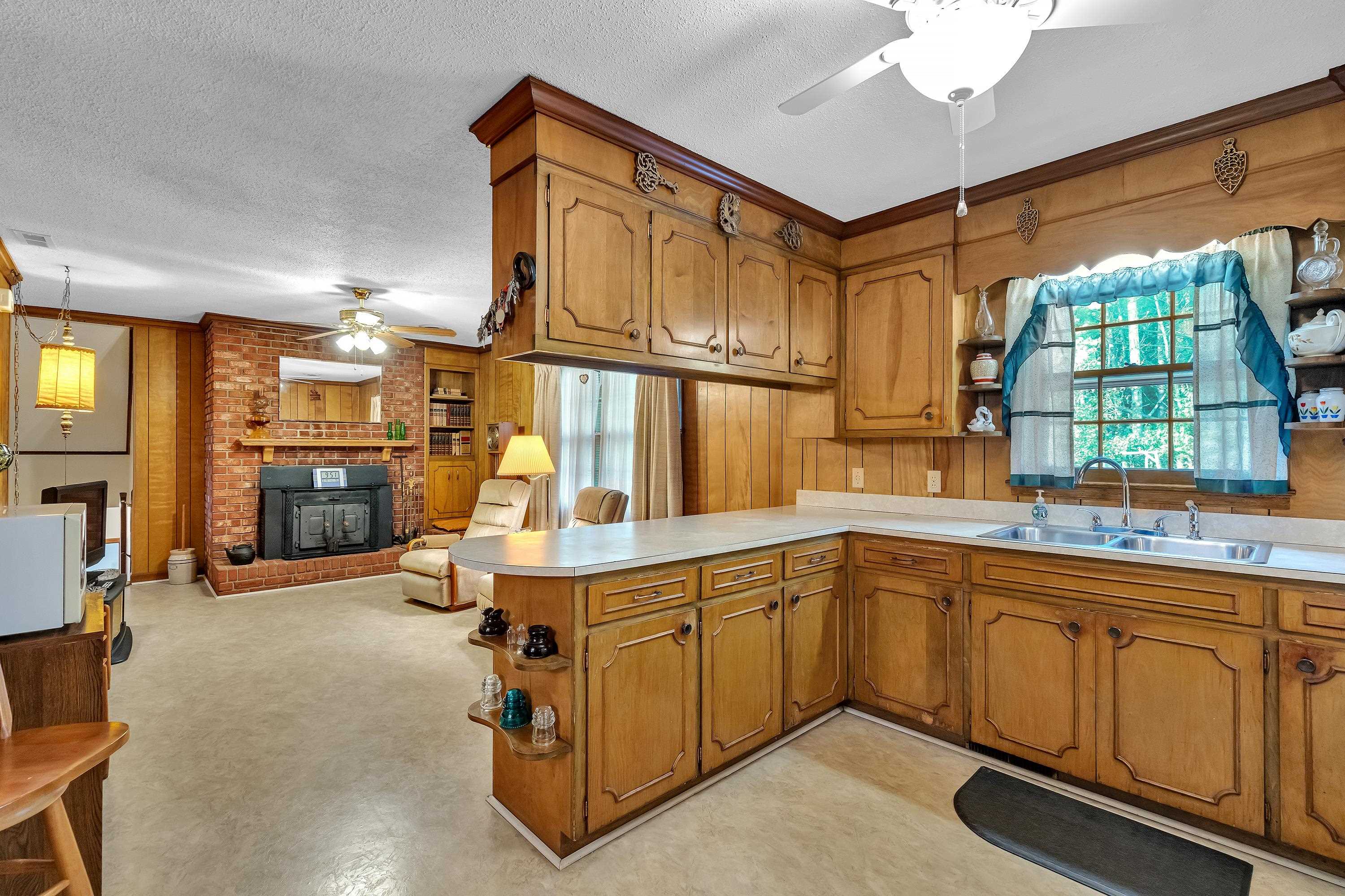 2080 John Dodd Road Wellford, SC 29385 - Photo 8 of 32