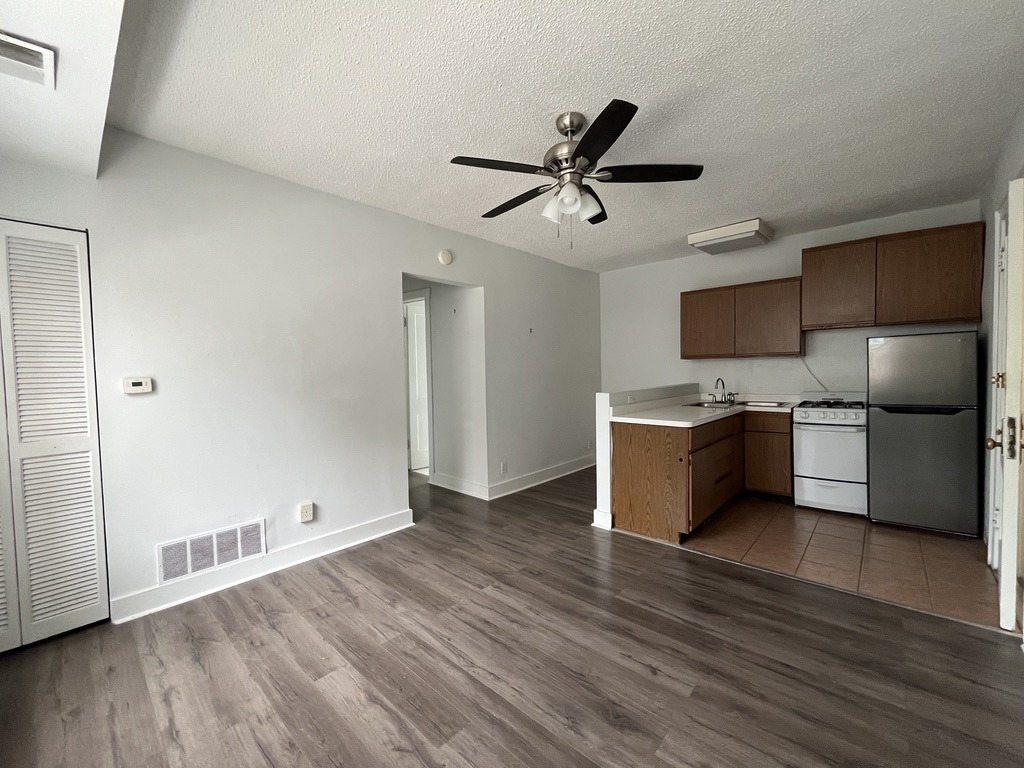 3727 North Pine Grove Avenue, Unit 307 Chicago, IL 60613 - Photo 4 of 8