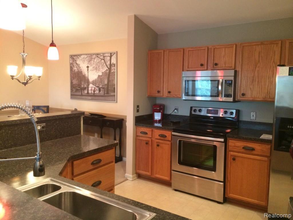 4019 Hampton Ridge Boulevard, Unit 11 Howell, MI 48843 - Photo 14 of 24