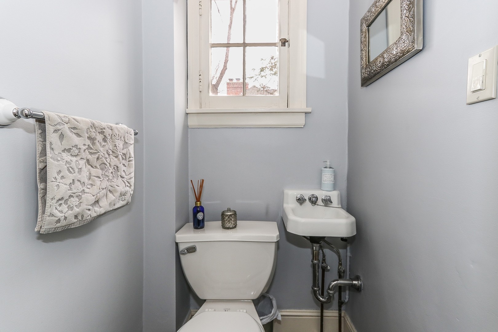 234 Linden Road Barrington, IL 60010 - Photo 5 of 36 Gallery Image 5