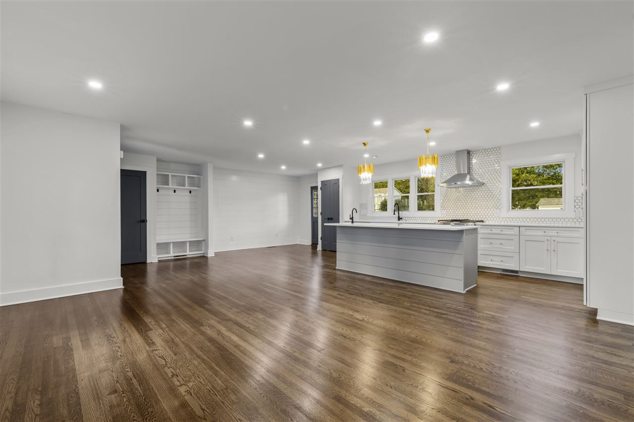 321 Compton Road Raleigh, NC 27609 - Photo 3 of 26 Den/Family/Great Room