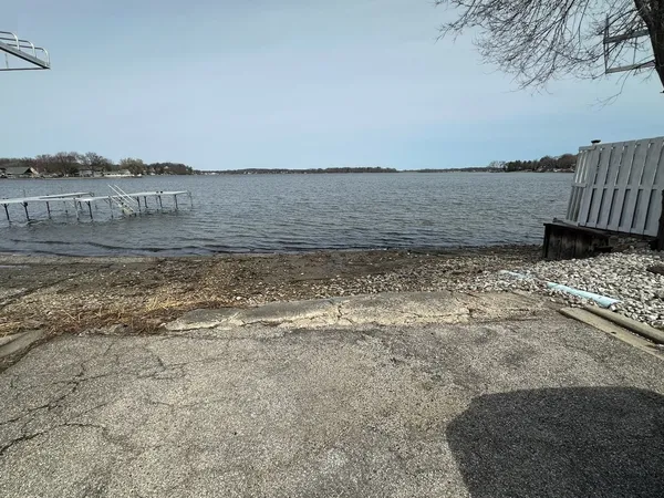 $18,500 | 10 South Maple Avenue, Fox Lake, IL 60020