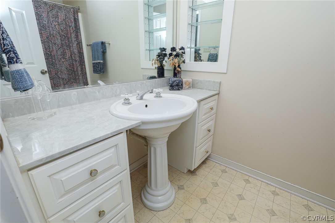 4595 Cosby Road Powhatan, VA 23139 - Photo 34 of 50 Guest Full Bath