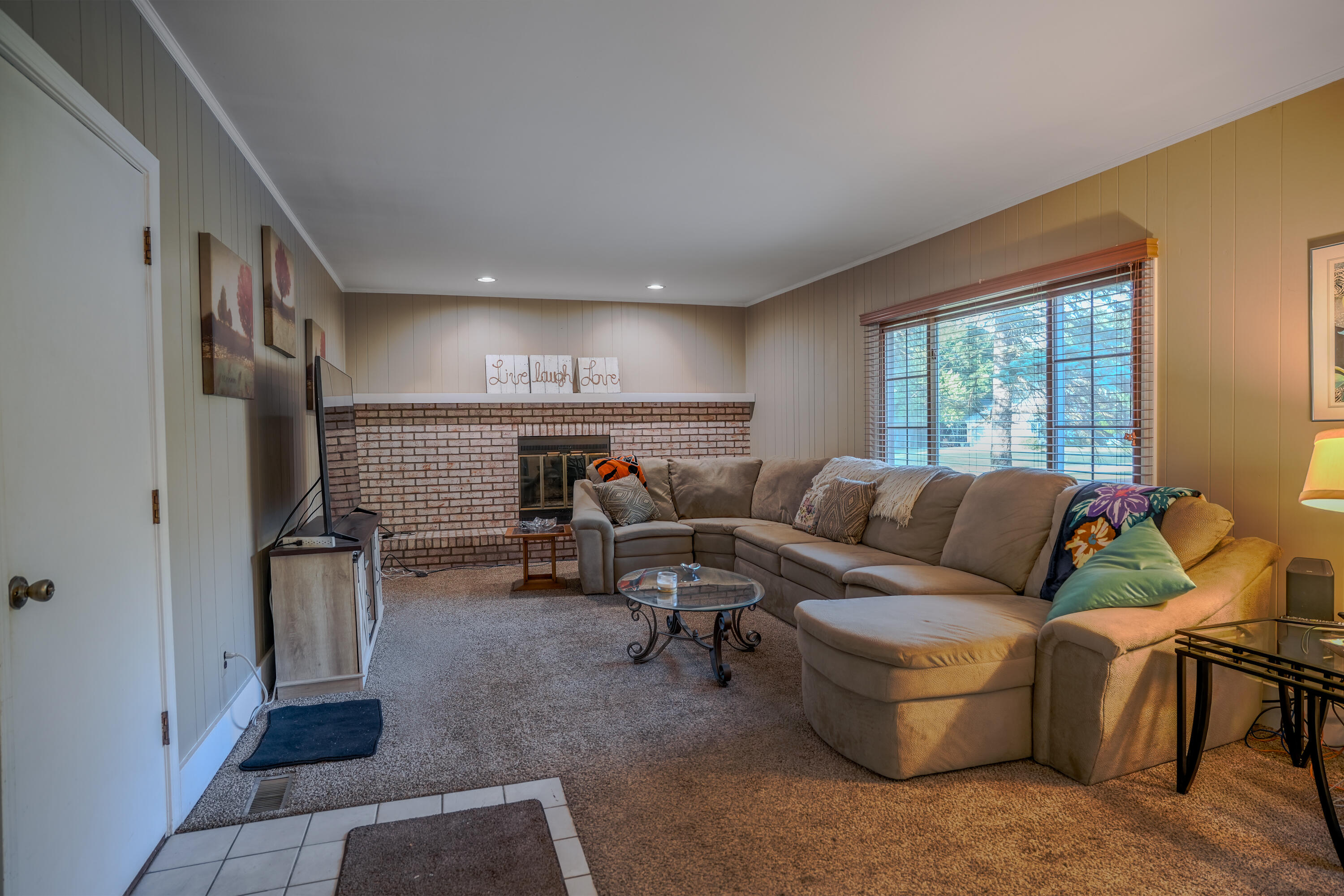 2411 Weathervane Road West Bloomfield, MI 48324 - Photo 7 of 26 Family Room 1