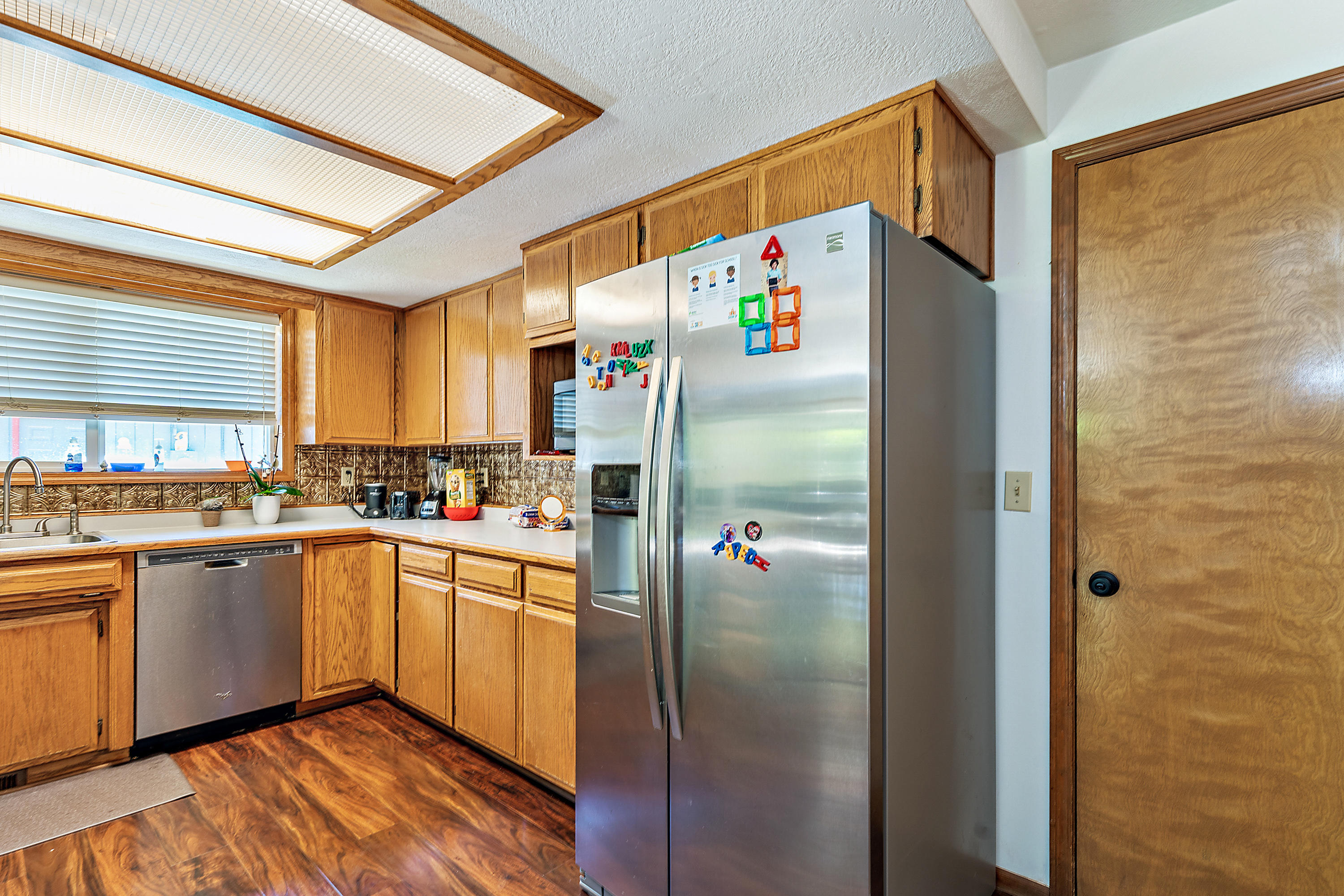 2572 Roberts Road Medford, OR 97504 - Photo 9 of 33 Stainless Steel Appliances