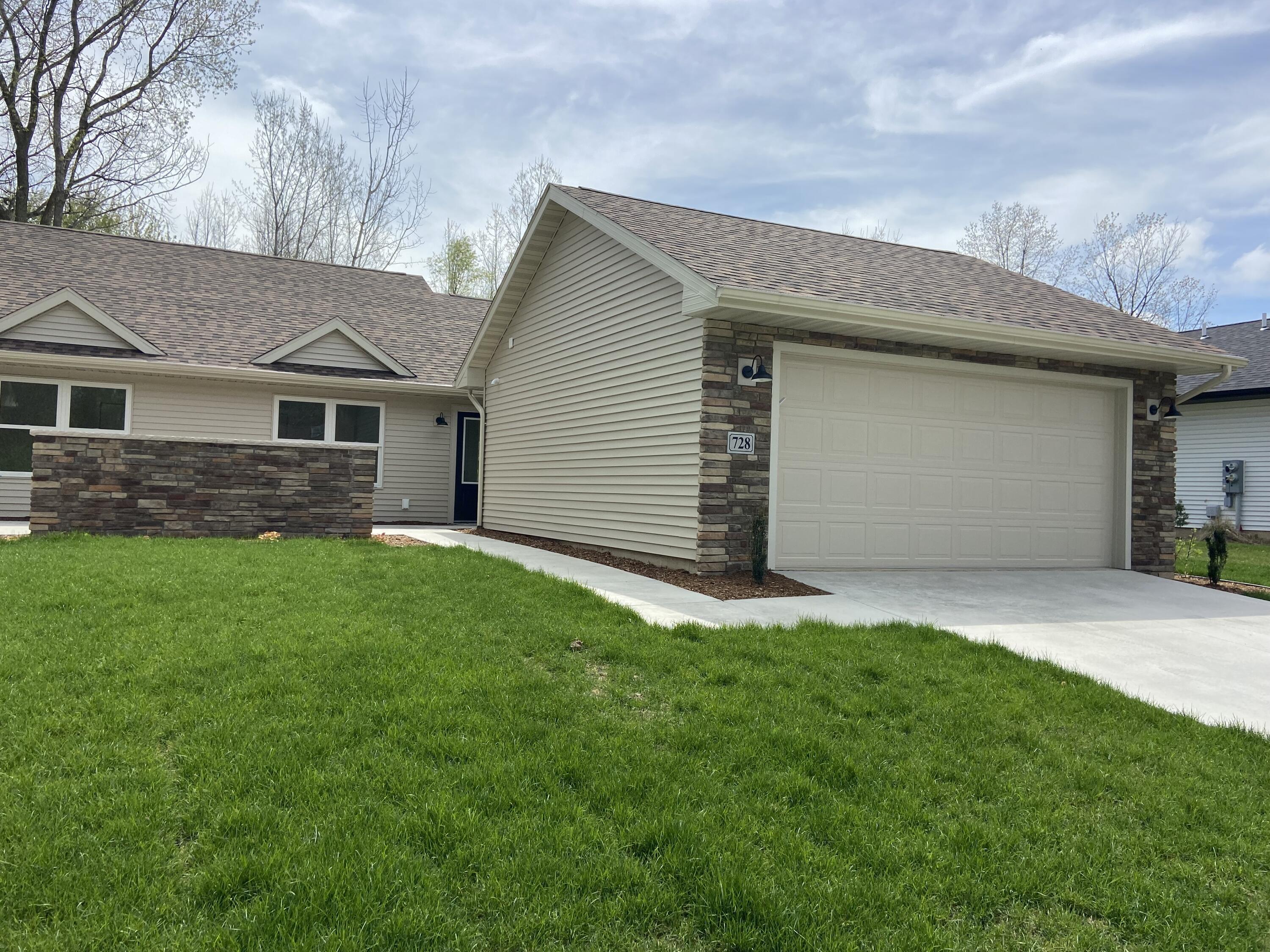730 Violet Way St. Joseph, MI 49085 - Photo 2 of 21 IMG_6142