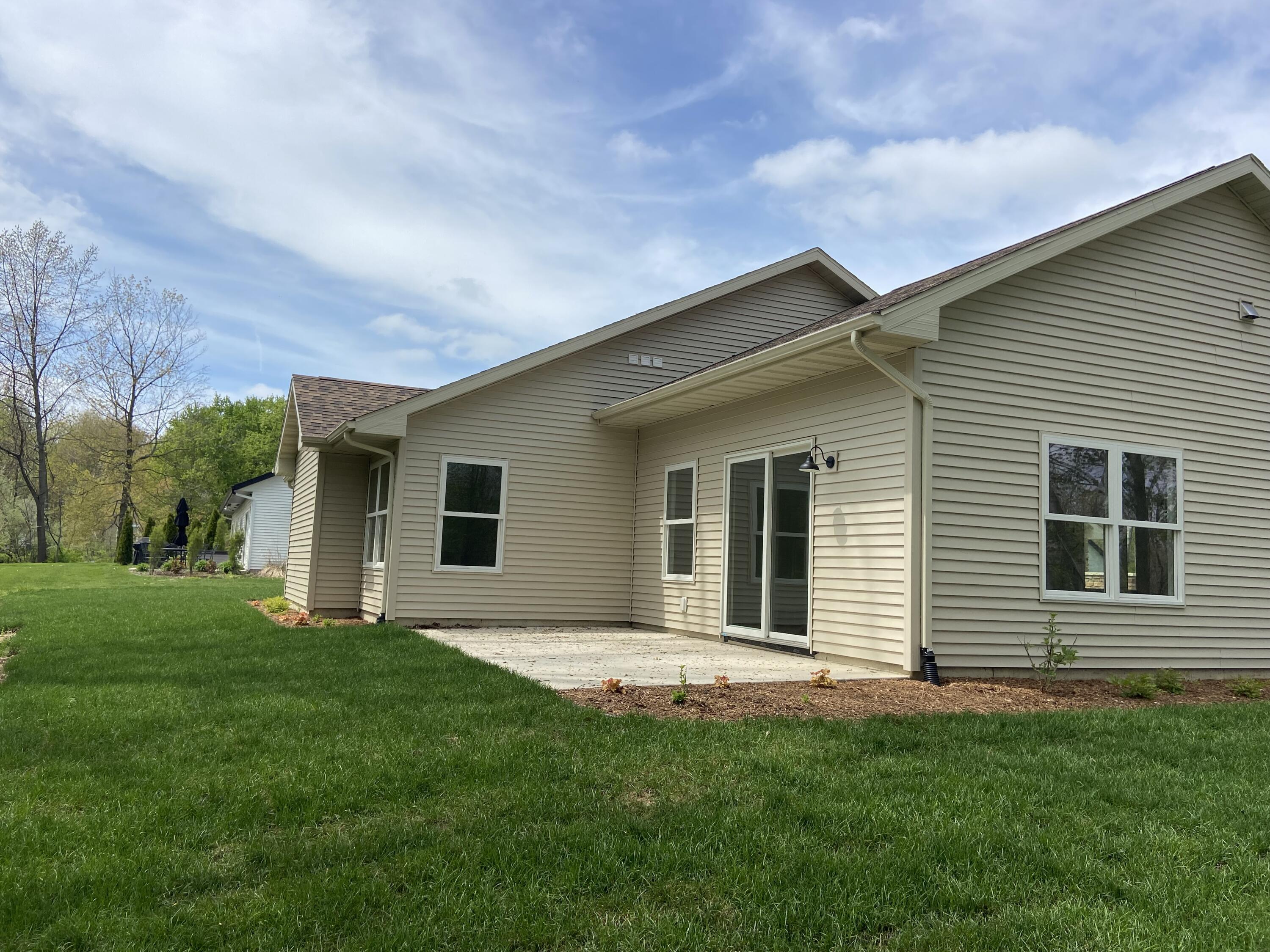 730 Violet Way St. Joseph, MI 49085 - Photo 5 of 21 IMG_6144