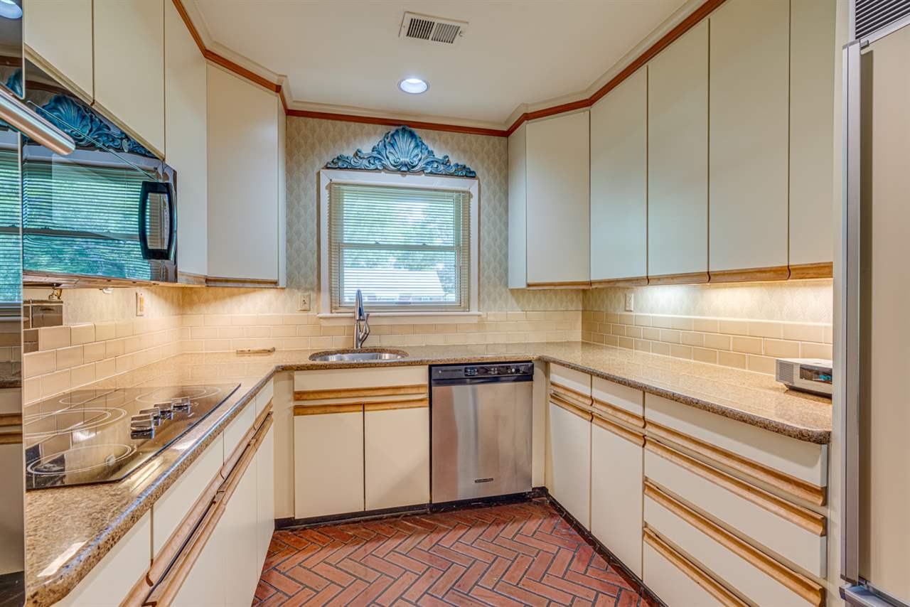 377 South Yates Road Memphis, TN 38120 - Photo 8 of 25