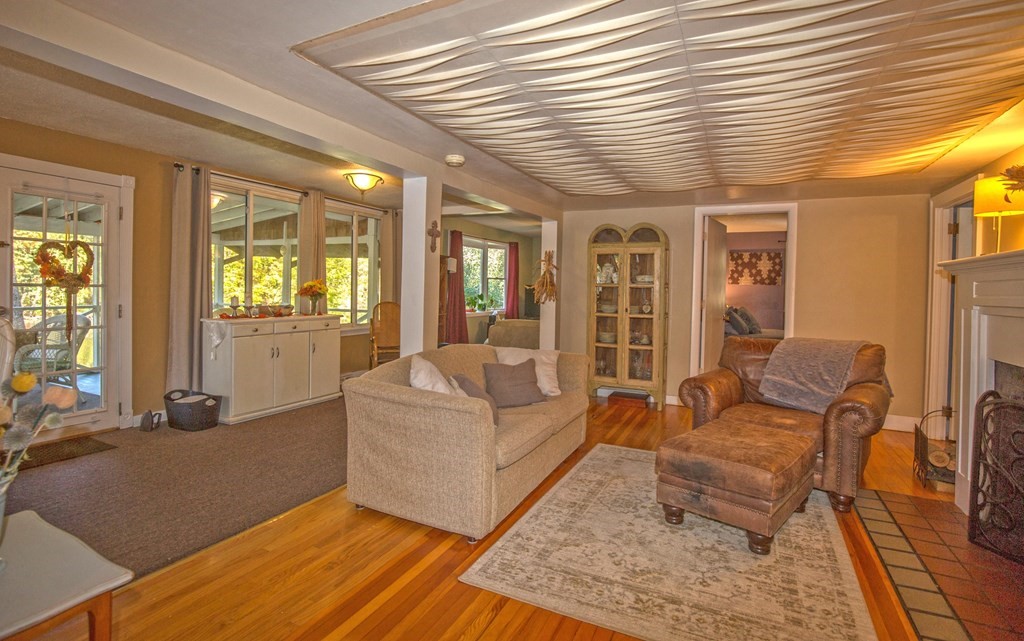 173 Cottage Road Enfield, CT 06082 - Photo 18 of 41 a living room with furniture