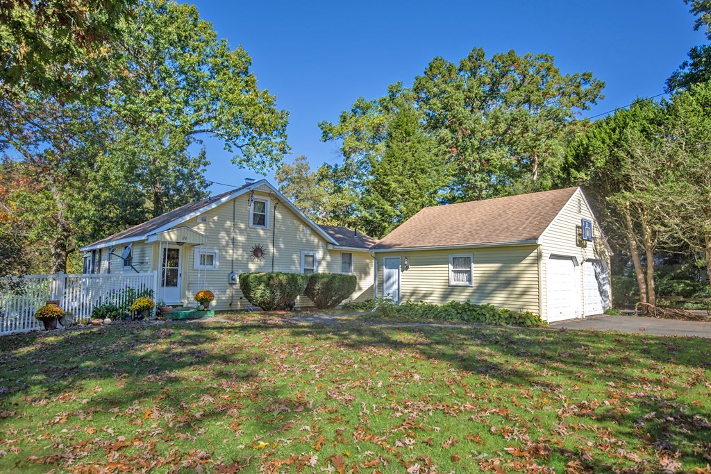 173 Cottage Road Enfield, CT 06082 - Photo 2 of 41 a front view of a house with garden