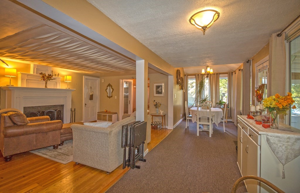173 Cottage Road Enfield, CT 06082 - Photo 23 of 41 a living room with furniture