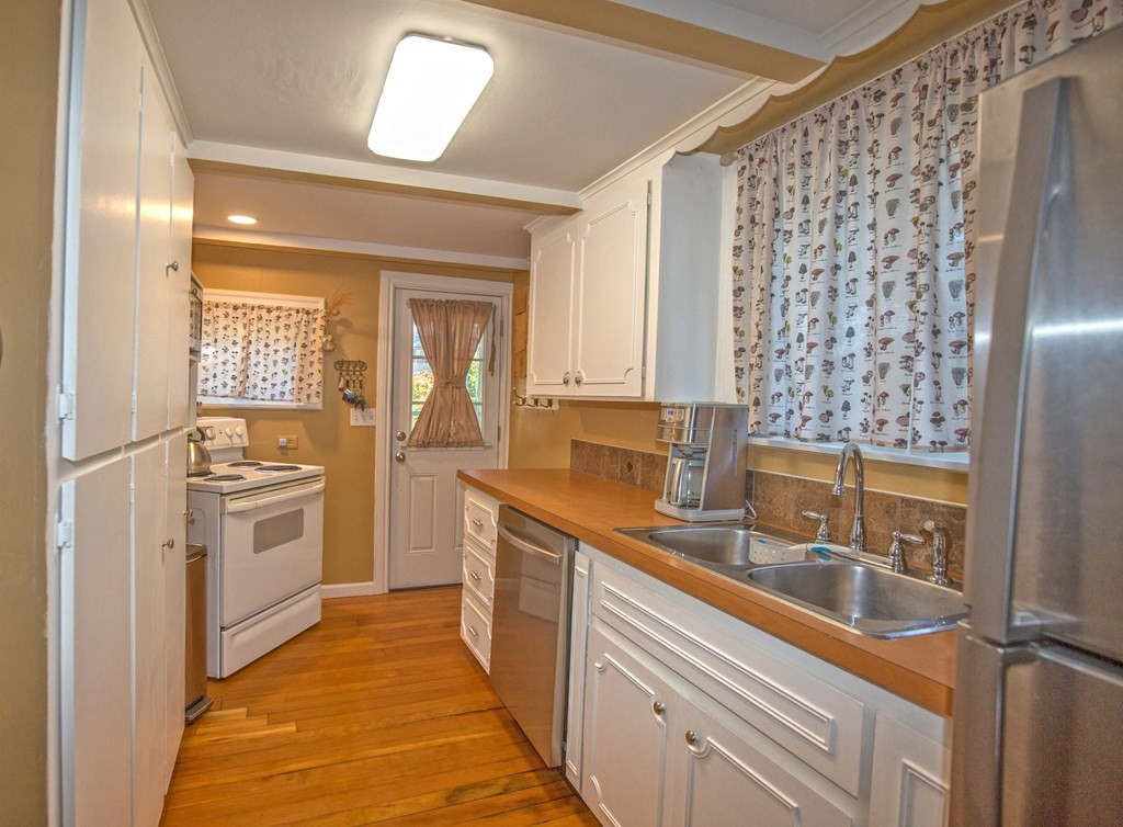 173 Cottage Road Enfield, CT 06082 - Photo 29 of 41 a kitchen with a sink stove and refrigerator