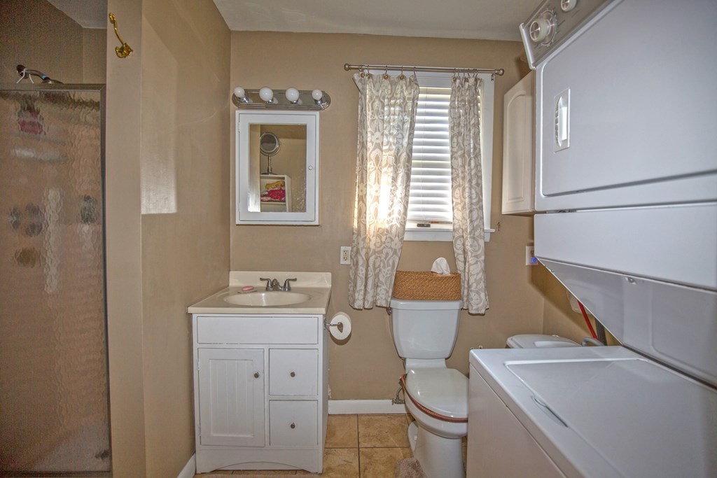 173 Cottage Road Enfield, CT 06082 - Photo 33 of 41 a bathroom with a sink toilet and tub