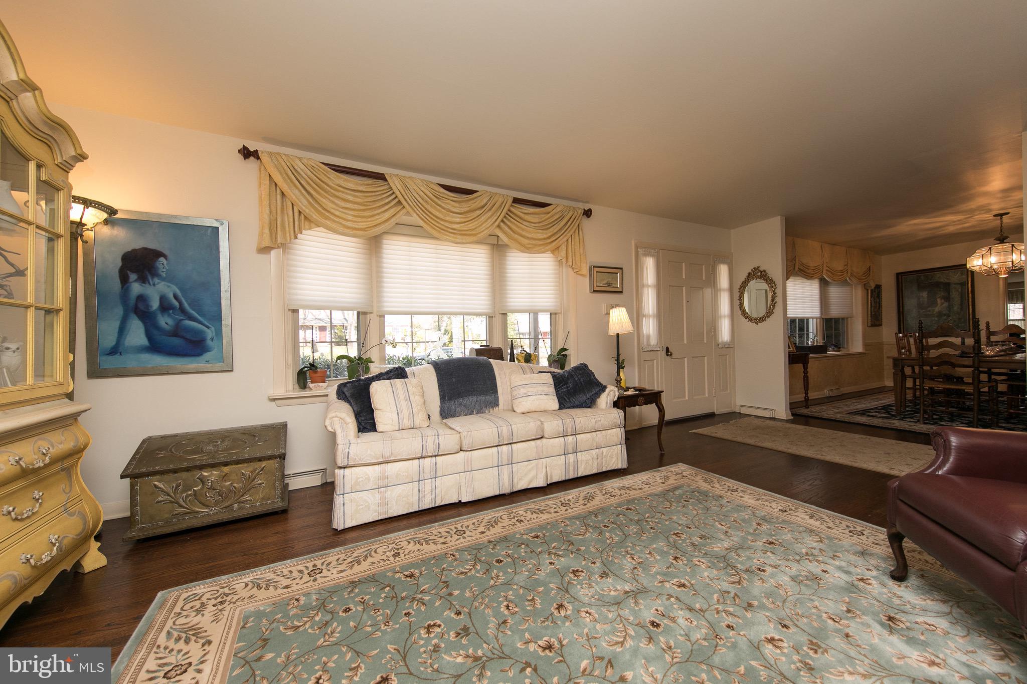 743 Carmet Road Rydal, PA 19046 - Photo 5 of 40 Living Room