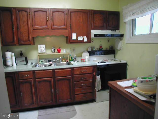 4239 Powder Mill Road Beltsville, MD 20705 - Photo 13 of 23 Kitchen