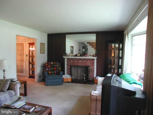 4239 Powder Mill Road Beltsville, MD 20705 - Photo 14 of 23 Living Room