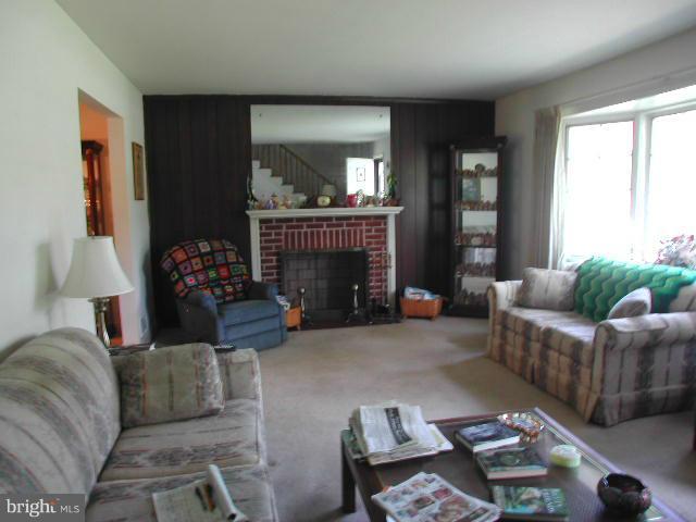 4239 Powder Mill Road Beltsville, MD 20705 - Photo 22 of 23 Living Room