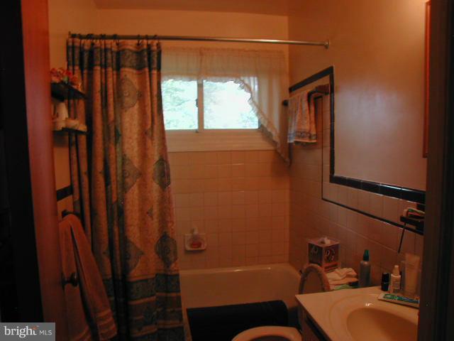 4239 Powder Mill Road Beltsville, MD 20705 - Photo 7 of 23 Bath