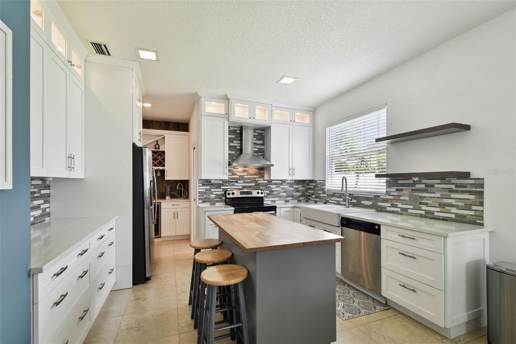 1032 Jacob Way Odessa, FL 33556 - Photo 6 of 60