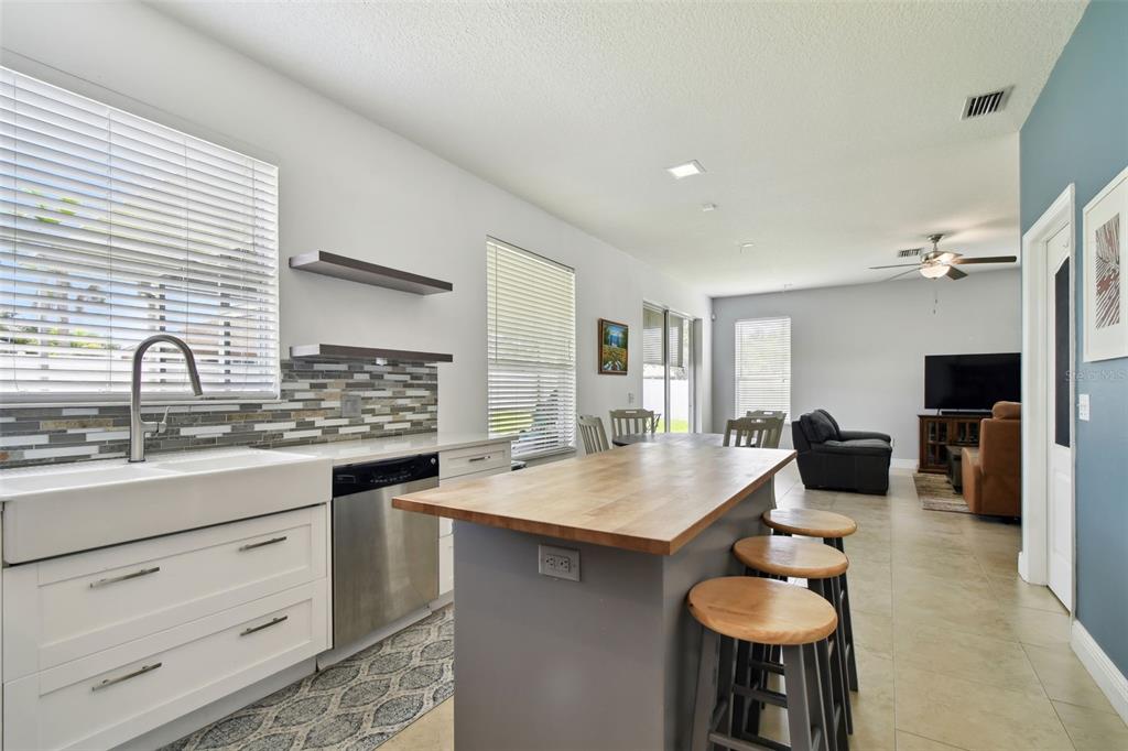 1032 Jacob Way Odessa, FL 33556 - Photo 8 of 60