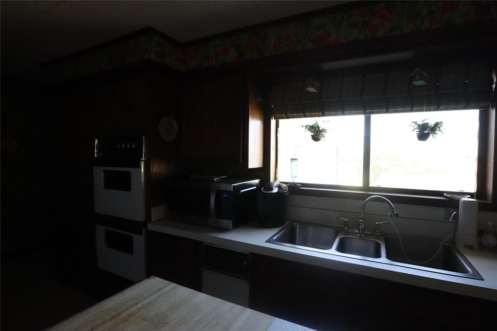 301 Travis Street Ranger, TX 76470 - Photo 27 of 31 a view of balcony