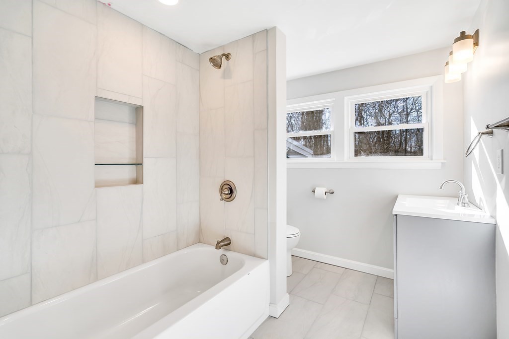 340 Berlin Road Marlborough, MA 01752 - Photo 22 of 42 a bathroom with a bathtub and shower