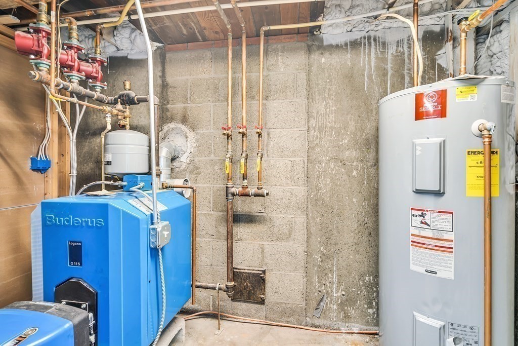 340 Berlin Road Marlborough, MA 01752 - Photo 37 of 42 a utility room with dryer and washer