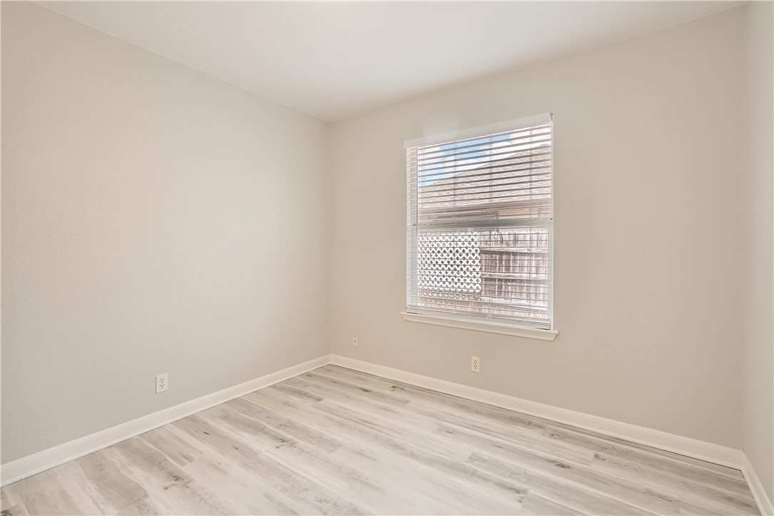 102 Evergreen Circle Georgetown, TX 78626 - Photo 24 of 33 an empty room with a window