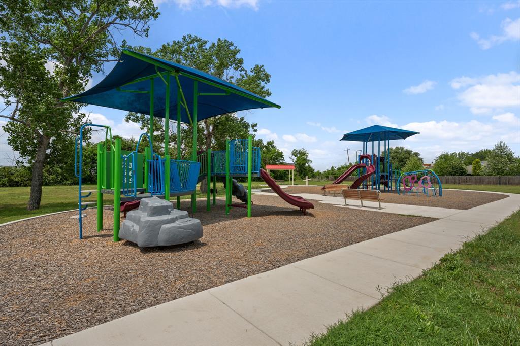 102 Evergreen Circle Georgetown, TX 78626 - Photo 33 of 33 a view of a park with a fountain