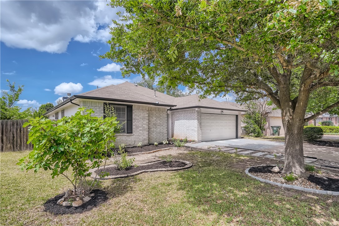 102 Evergreen Circle Georgetown, TX 78626 - Photo 4 of 33 a house view with a outdoor space