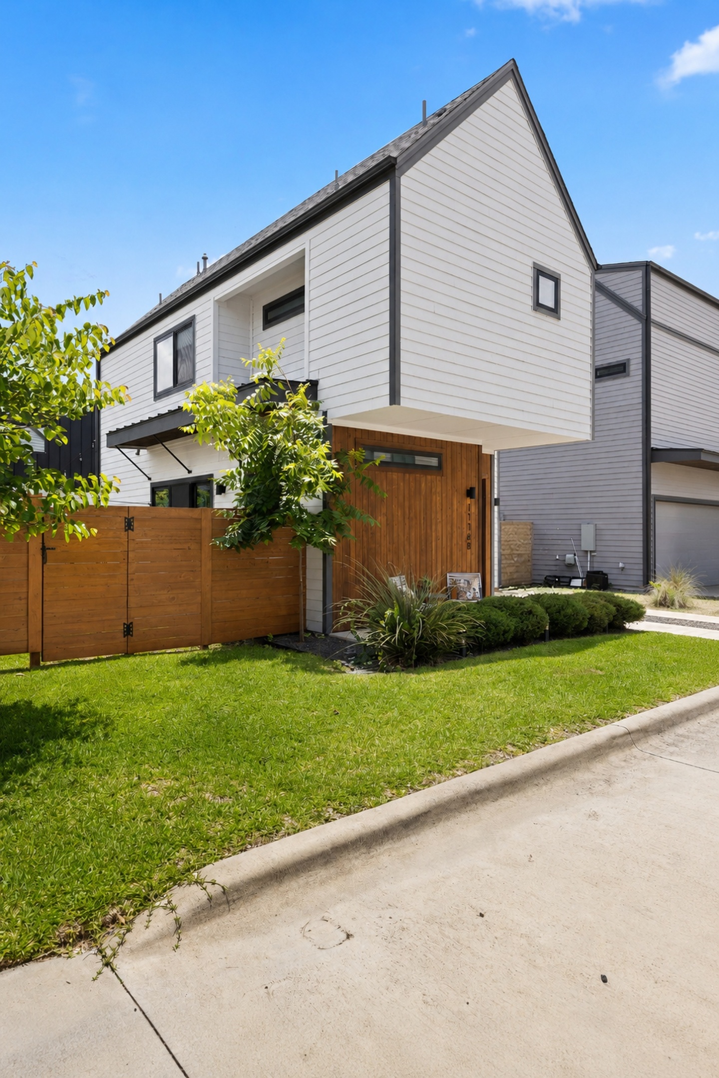 1116 Stobaugh Street, Unit B Austin, TX 78757 - Photo 5 of 38