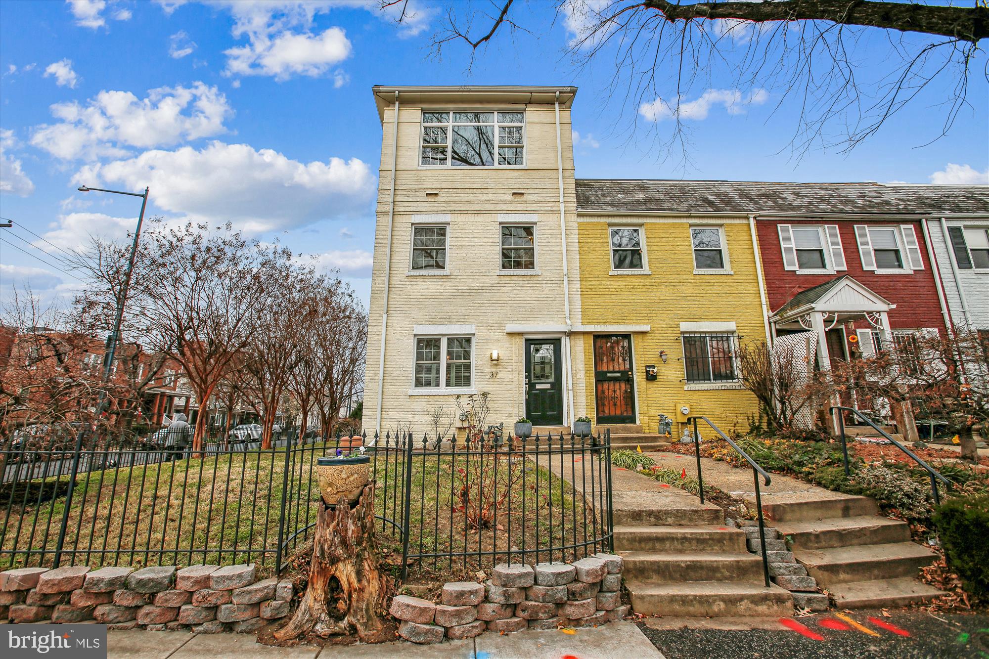 37 17th Street Southeast Washington, DC 20003 - Photo 3 of 41 Gallery Image 3