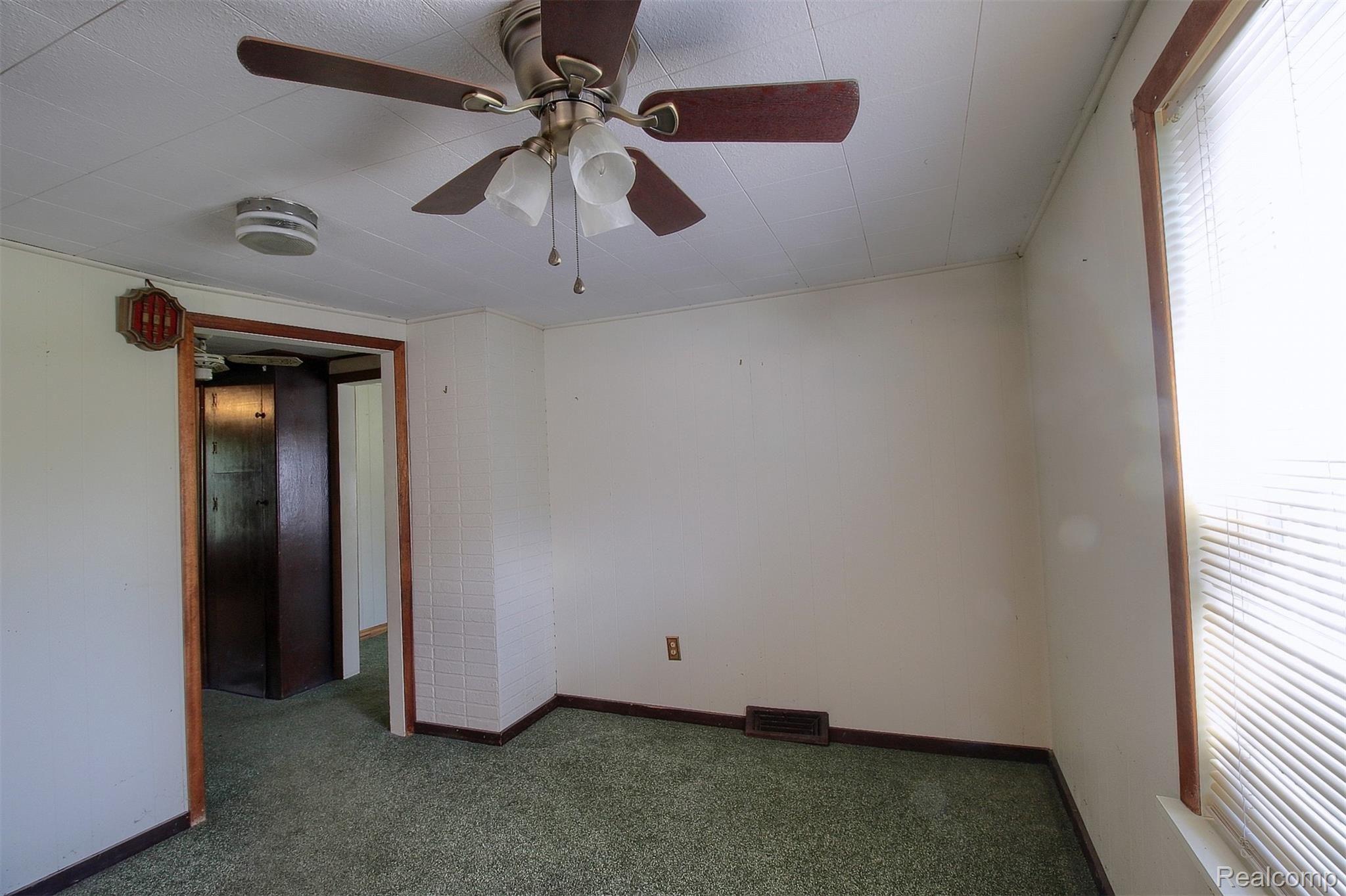 29225 Grix Road New Boston, MI 48164 - Photo 8 of 33 8-Dining Room.jpg